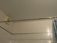Карниз прямой для шторы в ванную комнату